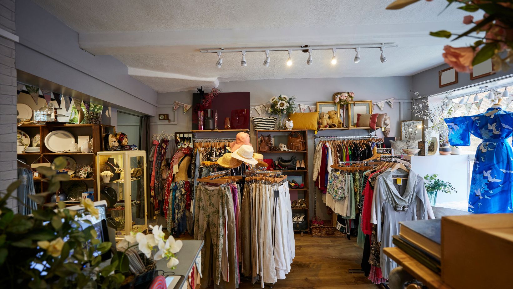 Discover Unique Finds: The Ultimate Guide to Thrift Shopping in NYC’s Trendy Neighborhoods