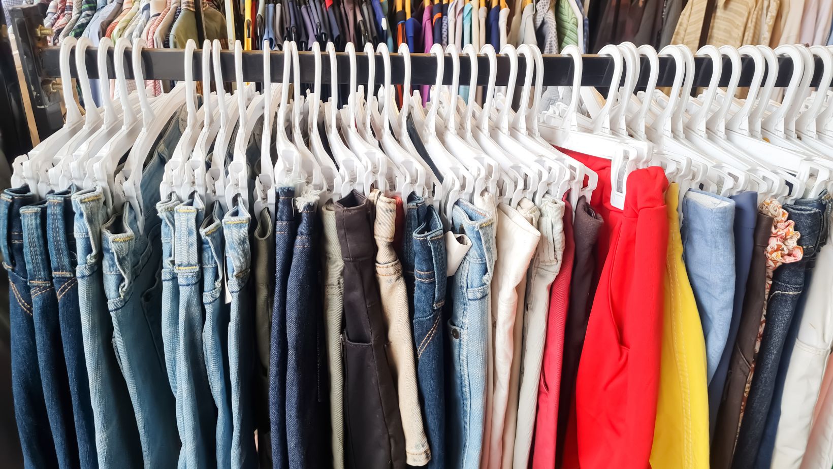 Thrift Shopping-Tip for Bargain Hunters: Maximize Finds & Save Money