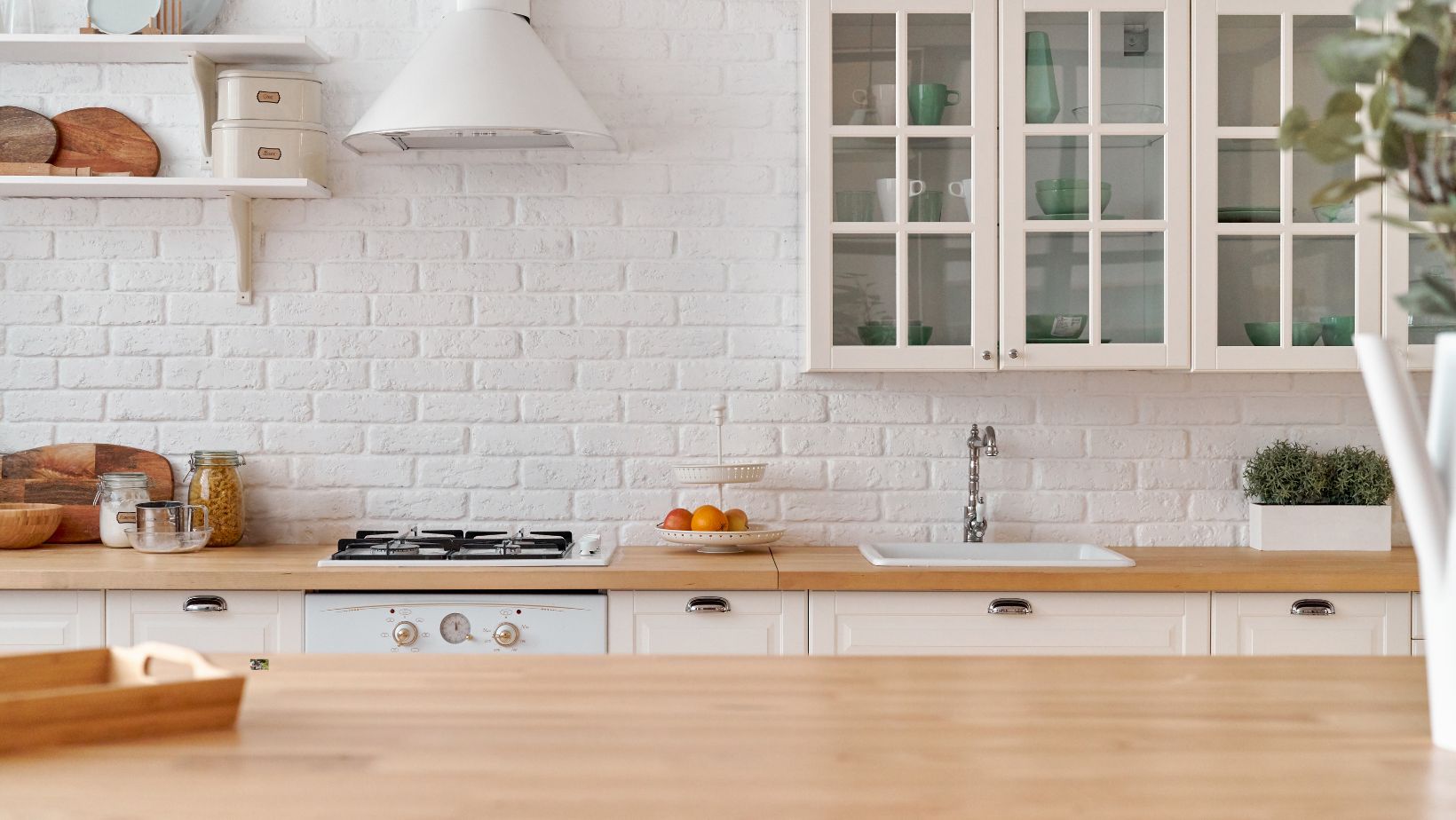 Create a Hampton Styled Kitchen on a Budget: Affordable Tips & Ideas